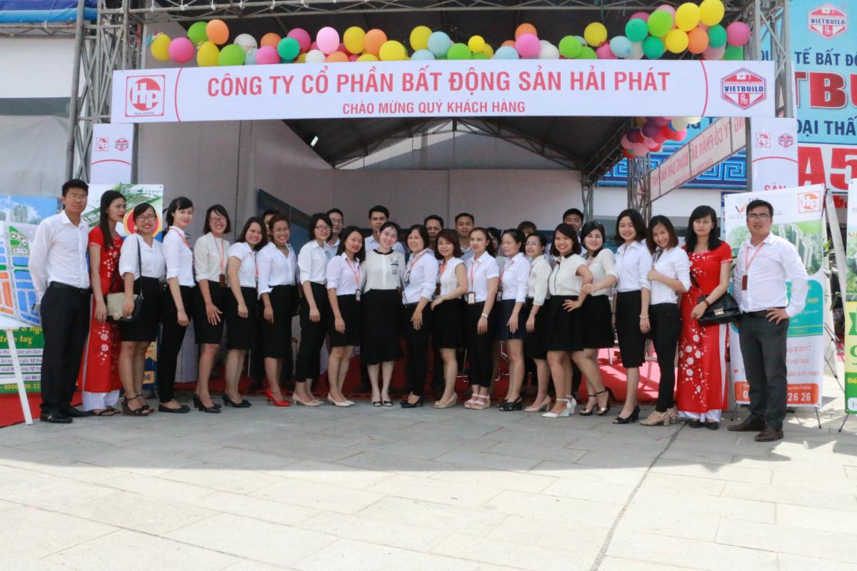 Từ cổng chính đi vào, gian hàng của Hải Phát Land nằm ngay vị trí bên trái
