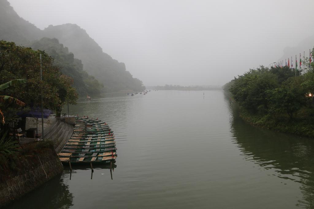 Toàn cảnh bến đò Tràng An